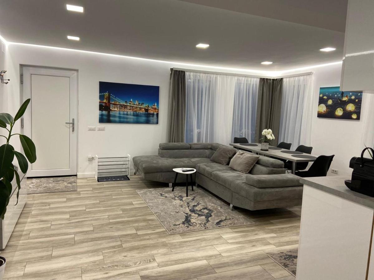 Lora Studio Apartamento Suceava Exterior foto