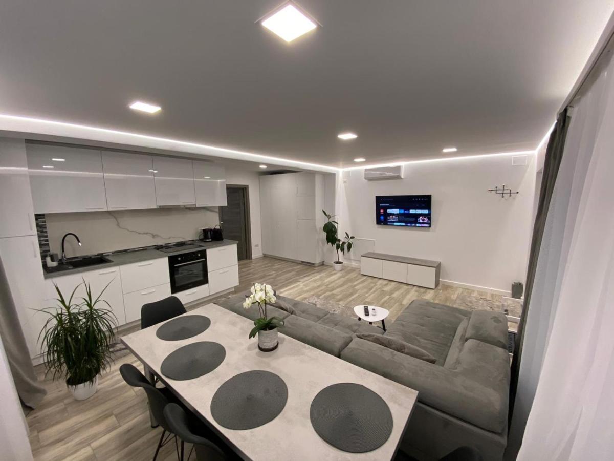 Lora Studio Apartamento Suceava Exterior foto